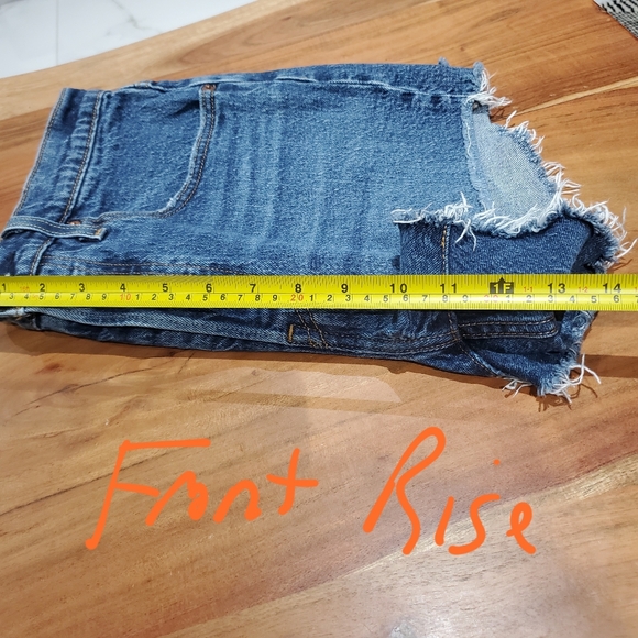 LEVIS (ARITZIA) 501 High Rise Denim Shorts Cut Offs - Picture 11 of 15